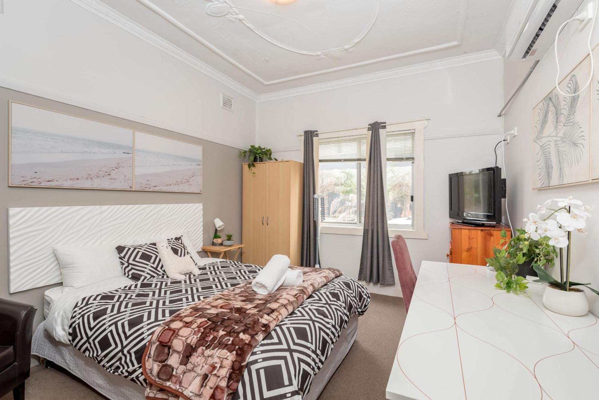 Private Ensuite Queen Near Airport Casa vacanze *