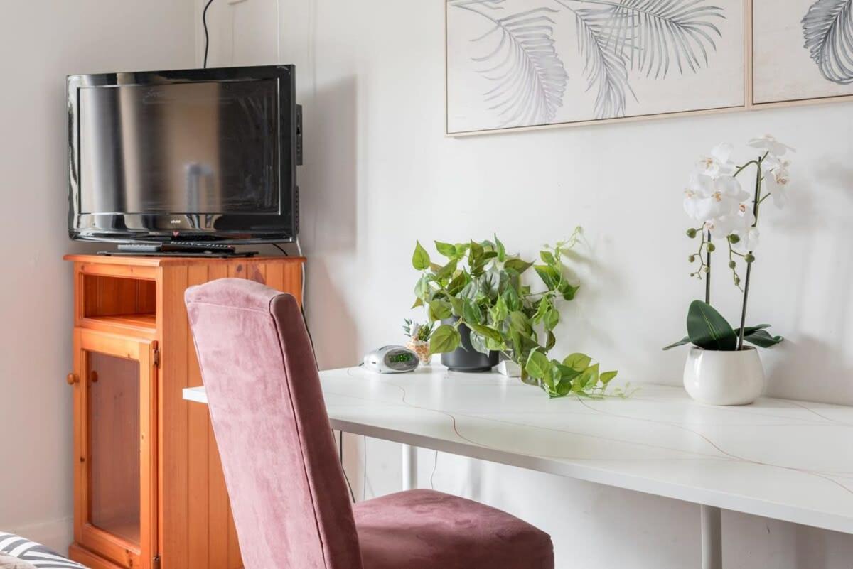 Private Ensuite Queen Near Airport Casa vacanze *